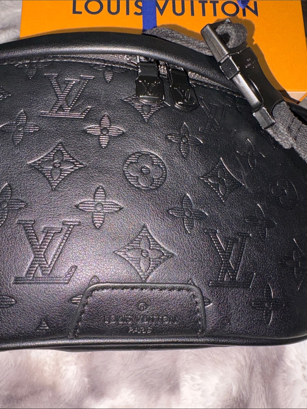 Louis Vuitton Discovery Bumbag Monogram Shadow calf leather MM - Picture 3 of 12